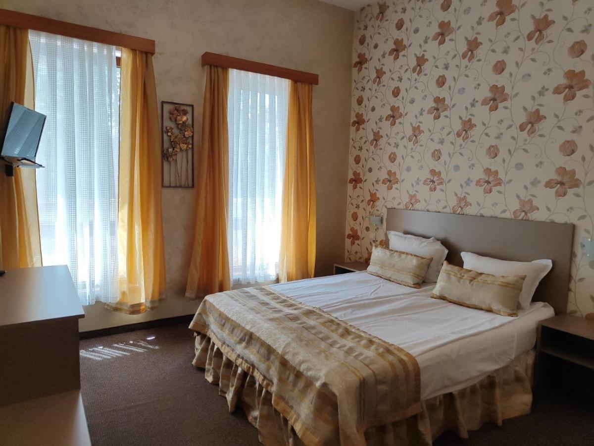 Семеен Хотел "Булаир" Burgas Exteriör bild